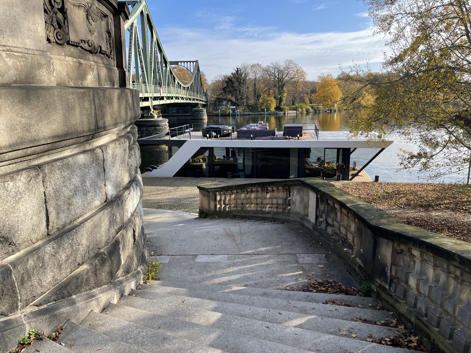 LakeView im Herbst an der Brücke